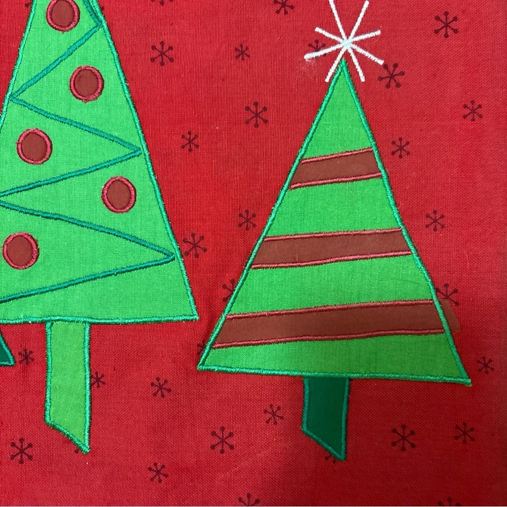 Crate & Barrel Christmas Tree Placemats set 4 100% cotton 19 x 14 applique red